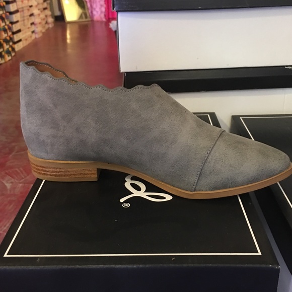 Last 1! Qupid Grey Scalloped Bootie, low heel - Picture 4 of 6